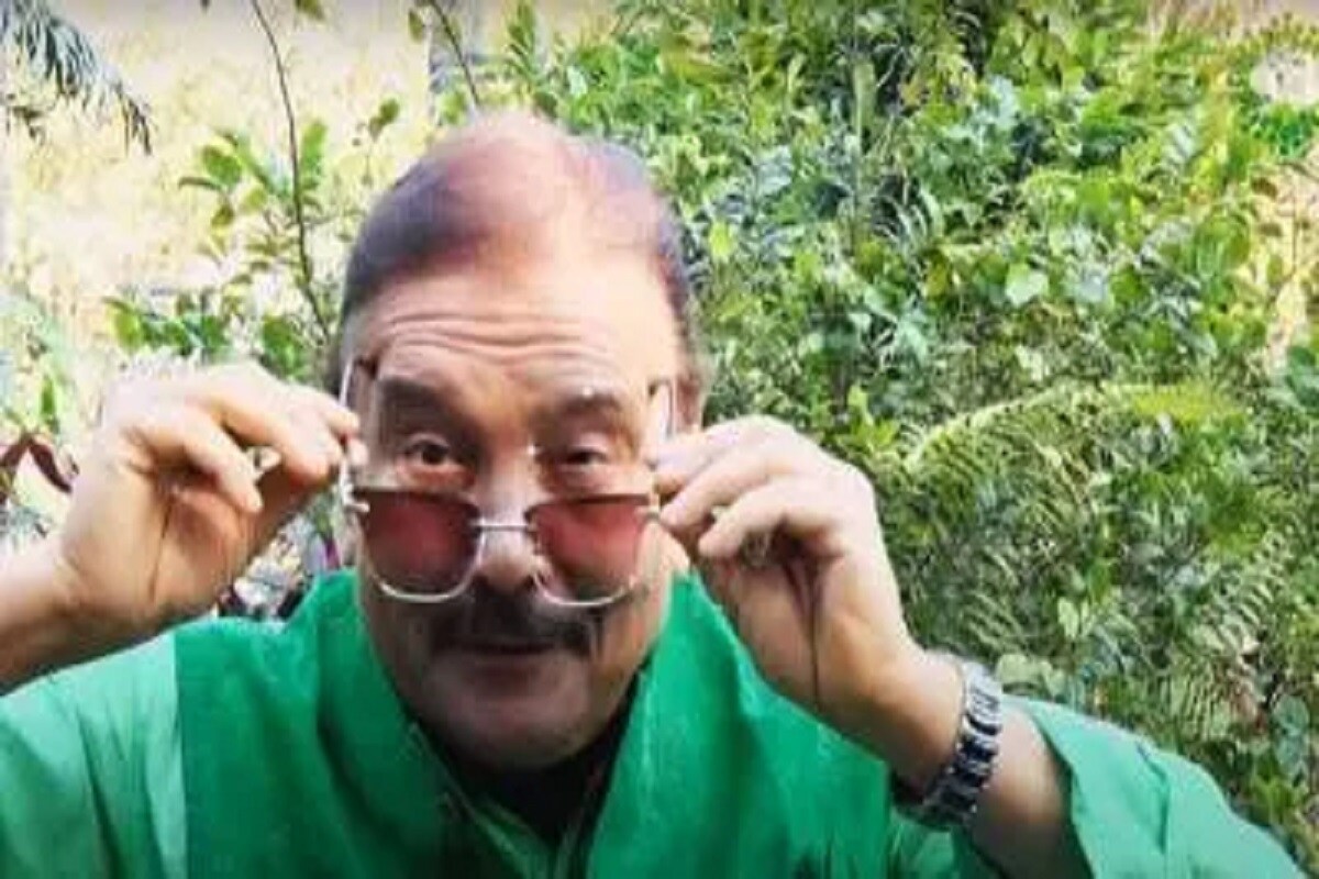 রাজ্যের প্রভাবশালী নেতা মদন মিত্রের নিজের নামে রয়েছে দুটি বাড়ি। যার বাজারদর ৪৭ লক্ষ টাকা। তবে তাঁর নামে কোনও গাড়ি নেই। তবে, স্ত্রীয়ের নামে রয়েছে ১২ লক্ষ ৮ হাজার টাকার দুটি গাড়ি। একই সঙ্গে স্ত্রী অর্চনার উপহারস্বরূপ পাওয়া ৫১ লক্ষ ১৯ হাজার ৬৬০ টাকা মূল্যের একটি বাড়ি রয়েছে বলেও জানিয়েছেন মদন মিত্র। রাজ্যের প্রভাবশালী নেতা মদন মিত্রের নিজের নামে রয়েছে দুটি বাড়ি। যার বাজারদর ৪৭ লক্ষ টাকা। তবে তাঁর নামে কোনও গাড়ি নেই। তবে, স্ত্রীয়ের নামে রয়েছে ১২ লক্ষ ৮ হাজার টাকার দুটি গাড়ি। একই সঙ্গে স্ত্রী অর্চনার উপহারস্বরূপ পাওয়া ৫১ লক্ষ ১৯ হাজার ৬৬০ টাকা মূল্যের একটি বাড়ি রয়েছে বলেও জানিয়েছেন মদন মিত্র।