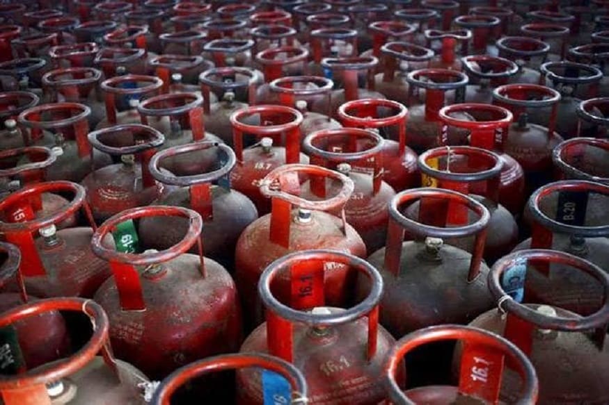 লাগাতার রান্নার গ্যাসের (LPG Cylinder) দাম বৃদ্ধিতে রীতিমত কোণঠাসা জনগণ ৷ কীভাবে এর সুরাহা হতে পারে বা কোন পথে সমাধান সূত্র আসতে পারে সেই বিষয়ে সবাই ভাবনা চিন্তা করেও কিনারা করতে পারেছেন না ৷ প্রতীকী ছবি ৷ লাগাতার রান্নার গ্যাসের (LPG Cylinder) দাম বৃদ্ধিতে রীতিমত কোণঠাসা জনগণ ৷ কীভাবে এর সুরাহা হতে পারে বা কোন পথে সমাধান সূত্র আসতে পারে সেই বিষয়ে সবাই ভাবনা চিন্তা করেও কিনারা করতে পারেছেন না ৷ প্রতীকী ছবি ৷