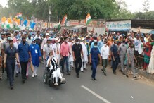 শীতলকুচির ঘটনার প্রতিবাদে হাতে মোমবাতি, বর্ধমানে রোড শো করলেন মমতা শীতলকুচির ঘটনার প্রতিবাদে হাতে মোমবাতি, বর্ধমানে রোড শো করলেন মমতা