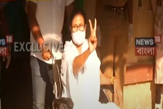 ভোট  দিলেন মমতা বন্দ্যোপাধ্যায়।