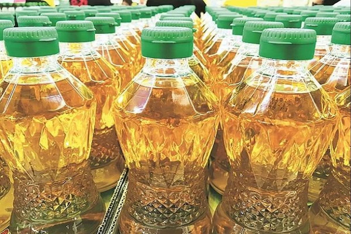 ভোজ্য তেলের (Cooking Oil, Edible Oil) দামের সঙ্গে খুচরো চায়ের (Tea Retails) দামেও এসেছে পরিবর্তন এক বছরে খুটরো চায়ের দাম ২১৭ টাকা থেকে ২৮১ টাকায় পৌঁছেছে ৷ চায়ের দাম মোট ২৯ শতাংশ বেড়েছে ৷ নুনের (Salt Price) দাম ১০ শতাংশ ও দুধের দাম ৭ শতাংশ বেড়েছে ৷ প্রতীকী ছবি ৷ ভোজ্য তেলের (Cooking Oil, Edible Oil) দামের সঙ্গে খুচরো চায়ের (Tea Retails) দামেও এসেছে পরিবর্তন এক বছরে খুটরো চায়ের দাম ২১৭ টাকা থেকে ২৮১ টাকায় পৌঁছেছে ৷ চায়ের দাম মোট ২৯ শতাংশ বেড়েছে ৷ নুনের (Salt Price) দাম ১০ শতাংশ ও দুধের দাম ৭ শতাংশ বেড়েছে ৷ প্রতীকী ছবি ৷