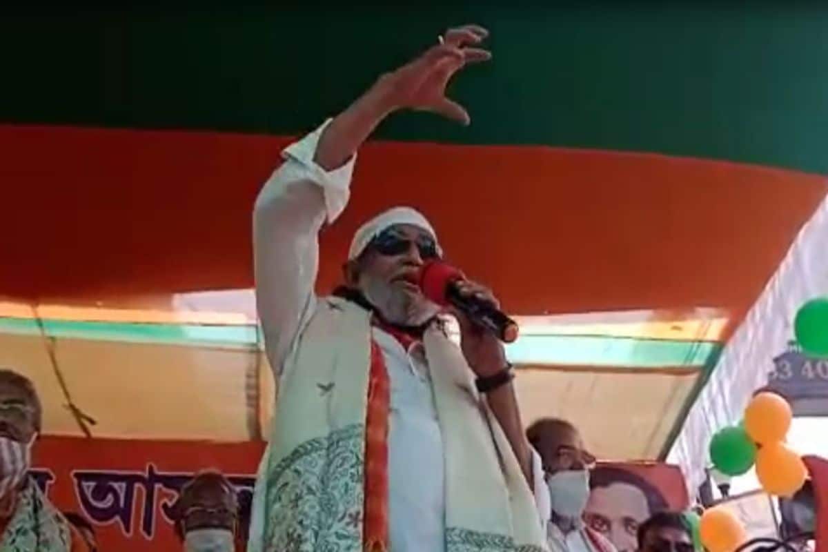 প্রবীর ঘোষালের সমর্থনে এই জনসভায় মিঠুন চক্রবর্তীকে দেখতে মানুষের ঢল নামে। আর সেই সভা থেকেই নাম না করেই বিরোধীদের বার্তা দিলেন মহাগুরু। ‘অভিমন্যু’ ছবির একটি বিখ্যাত সংলাপ স্মরণ করিয়ে বললেন, প্রবীর ঘোষালের সমর্থনে এই জনসভায় মিঠুন চক্রবর্তীকে দেখতে মানুষের ঢল নামে। আর সেই সভা থেকেই নাম না করেই বিরোধীদের বার্তা দিলেন মহাগুরু। ‘অভিমন্যু’ ছবির একটি বিখ্যাত সংলাপ স্মরণ করিয়ে বললেন,