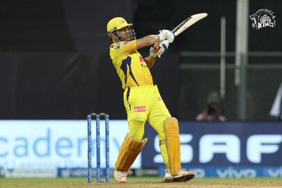 ধোনির চার নম্বরে সঠিক জায়গা বলছেন সানি