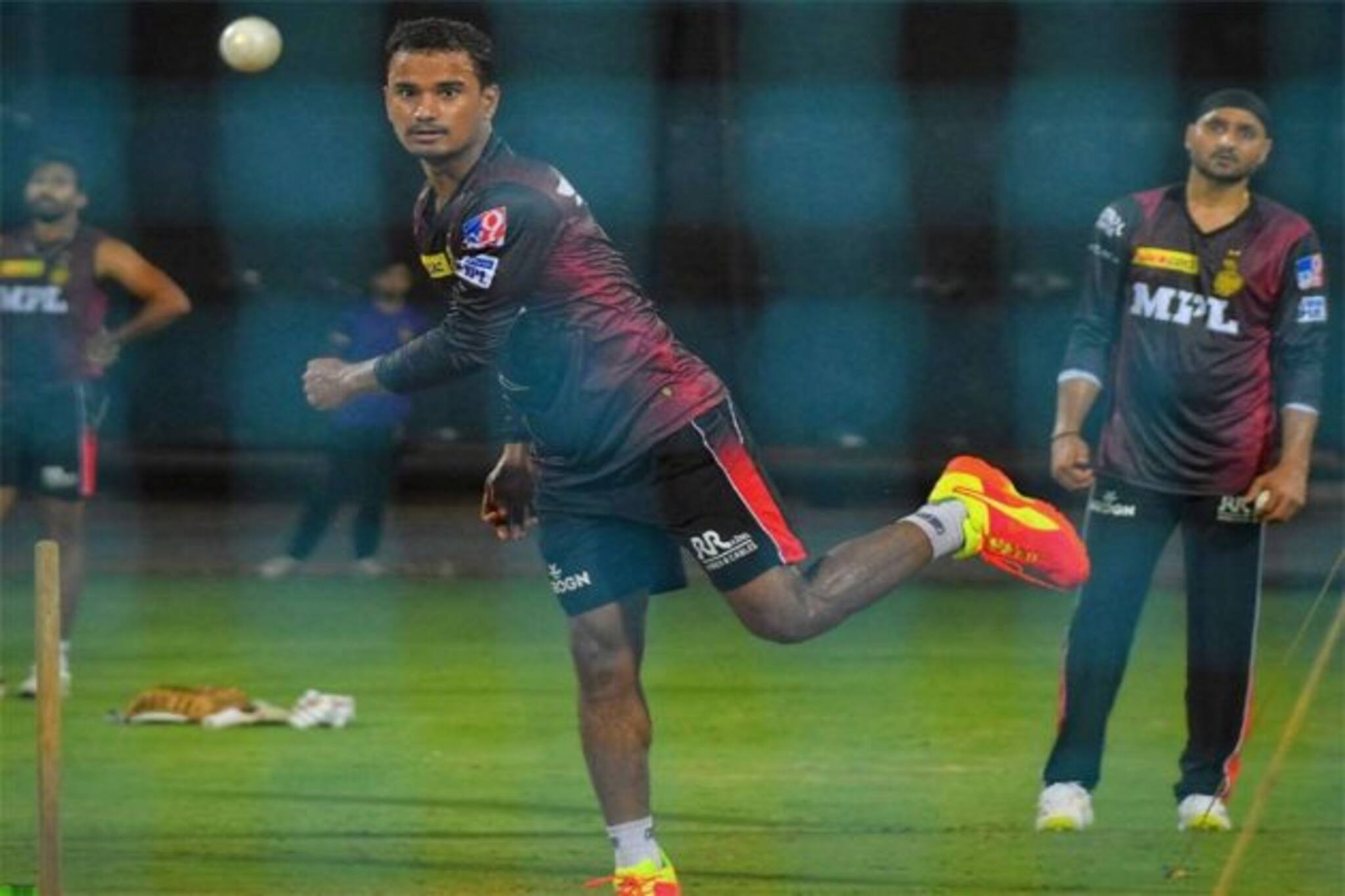 RCB vs KKR: বিরাটদের বিরুদ্ধে লুকোনো তাস তৈরি রাখছে নাইটরা