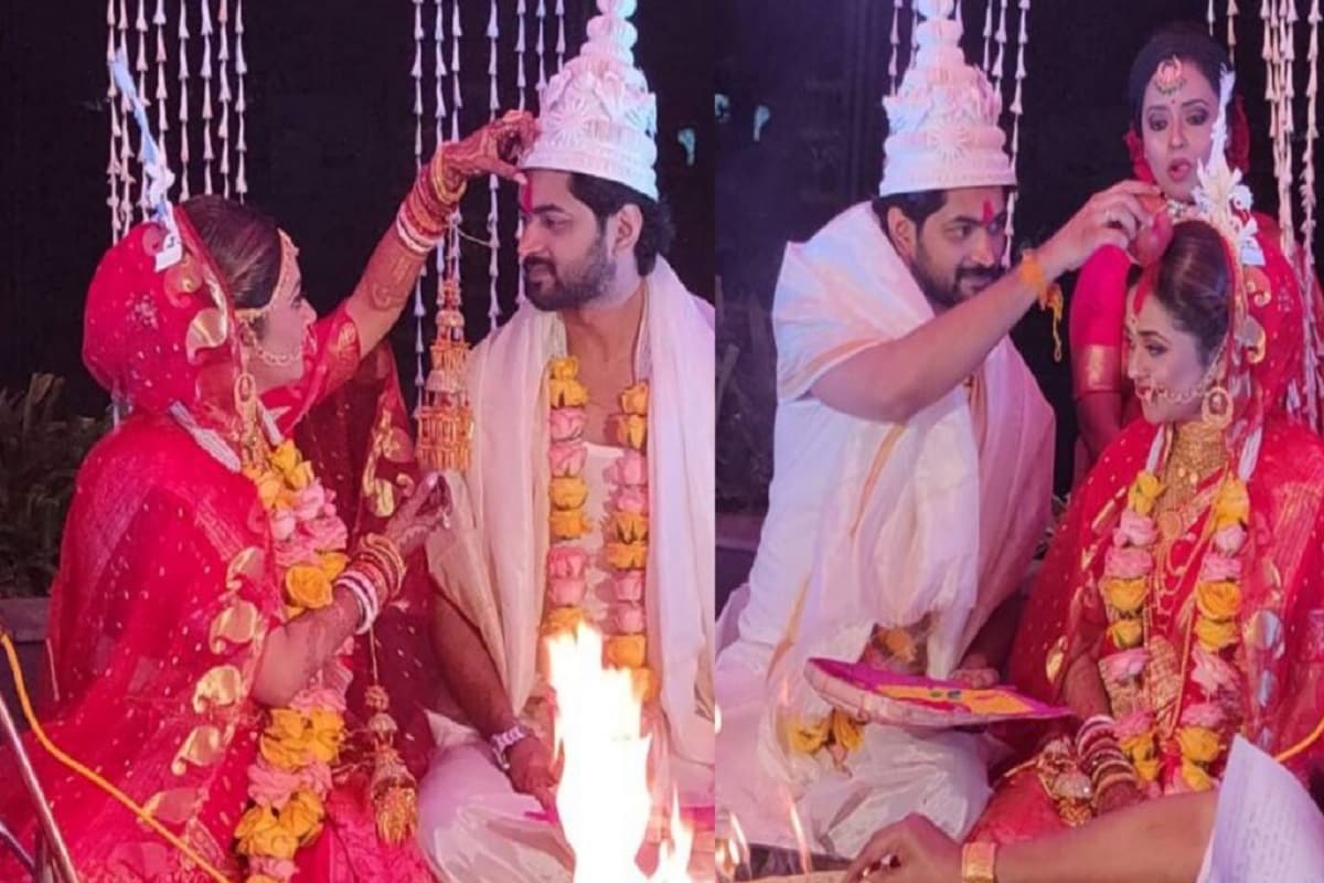 *ওম সাহানি-মিমি দত্ত (Om Sahani-Mimi Dutta): বিয়ের পরে প্রথম নববর্ষ হলেও, এ দিন সকাল থেকে রাত ওম 'ডান্স বাংলা ডান্স'র শুটিংয়ে ব্যস্ত থাকবে। ২২ এপ্রিল সোদপুরে ভোট, তাই ওমের বাড়ির কেউ কলকাতায় আসতে পারছেন না। ফলে এখনও তেমন কোনও প্ল্যান নেই নবদম্পতি ওম-মিমির। তবে মিমি টালিগঞ্জে মায়ের বাড়িতে চলে যাবেন সকালে কিছু কাজ সেরেই। সেখানে দুপুরের মেনুতে থাকবে পোলাও আর কচি পাঁঠার ঝোল। যদিও পোলাও মিমির বিশেষ পছন্দের নয়, তাই তাঁর জন্য সাদা ভাত। রাতে অবশ্য কোয়ালিটি টাইম কাটাবেন দু'জনে। *ওম সাহানি-মিমি দত্ত (Om Sahani-Mimi Dutta): বিয়ের পরে প্রথম নববর্ষ হলেও, এ দিন সকাল থেকে রাত ওম 'ডান্স বাংলা ডান্স'র শুটিংয়ে ব্যস্ত থাকবে। ২২ এপ্রিল সোদপুরে ভোট, তাই ওমের বাড়ির কেউ কলকাতায় আসতে পারছেন না। ফলে এখনও তেমন কোনও প্ল্যান নেই নবদম্পতি ওম-মিমির। তবে মিমি টালিগঞ্জে মায়ের বাড়িতে চলে যাবেন সকালে কিছু কাজ সেরেই। সেখানে দুপুরের মেনুতে থাকবে পোলাও আর কচি পাঁঠার ঝোল। যদিও পোলাও মিমির বিশেষ পছন্দের নয়, তাই তাঁর জন্য সাদা ভাত। রাতে অবশ্য কোয়ালিটি টাইম কাটাবেন দু'জনে।