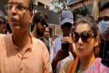 পায়েল সরকারের প্রচারে বাধা, প্রতিবাদে পথ অবরোধ বিজেপি কর্মী-সমর্থকদের