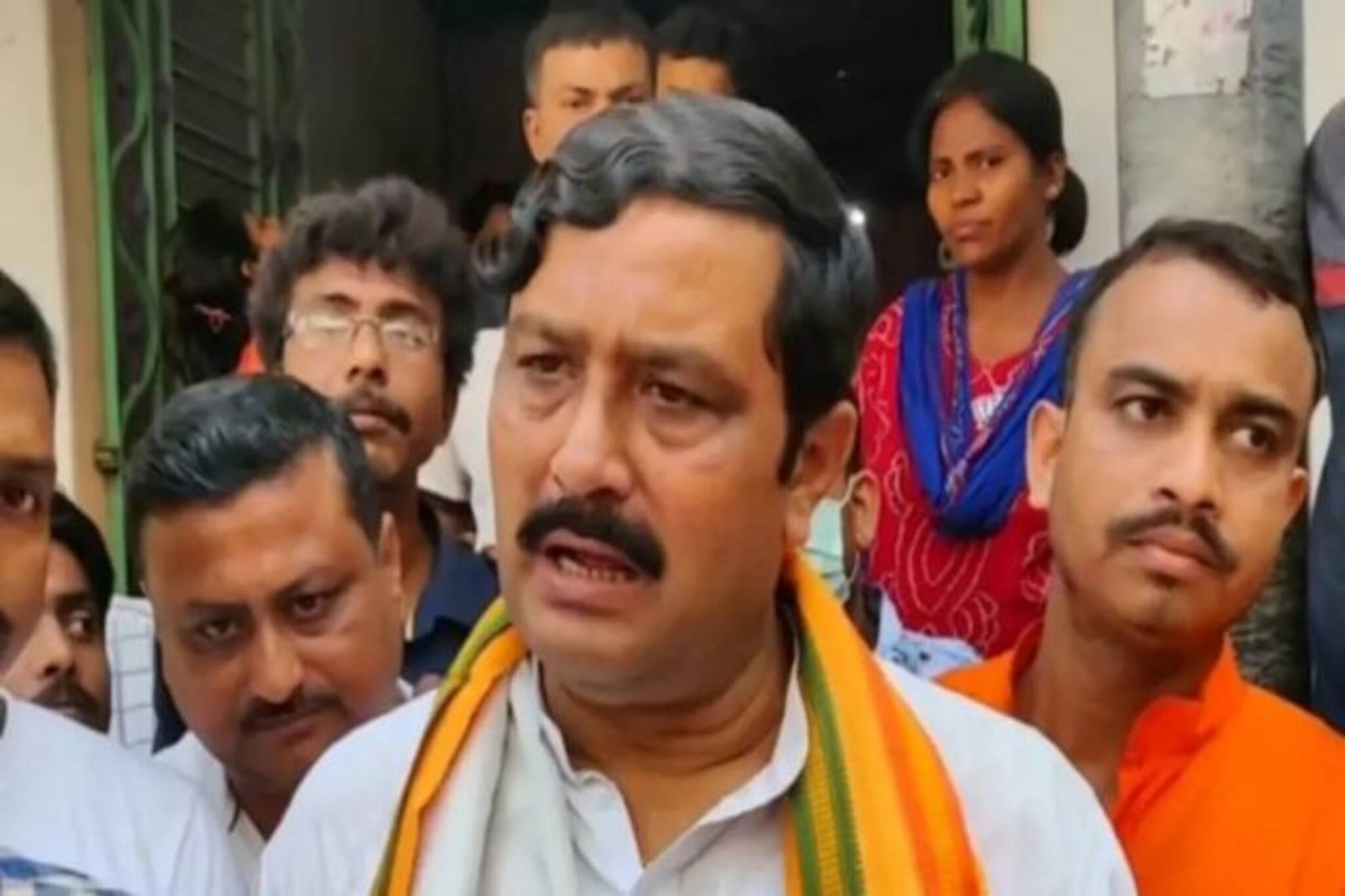 Rahul Sinha Breaks EC Rules: কমিশনের নিষেধাজ্ঞা থোড়াই কেয়ার, সভায় হাজির রাহুল সিনহা! মঞ্চে না ওঠার সাফাই