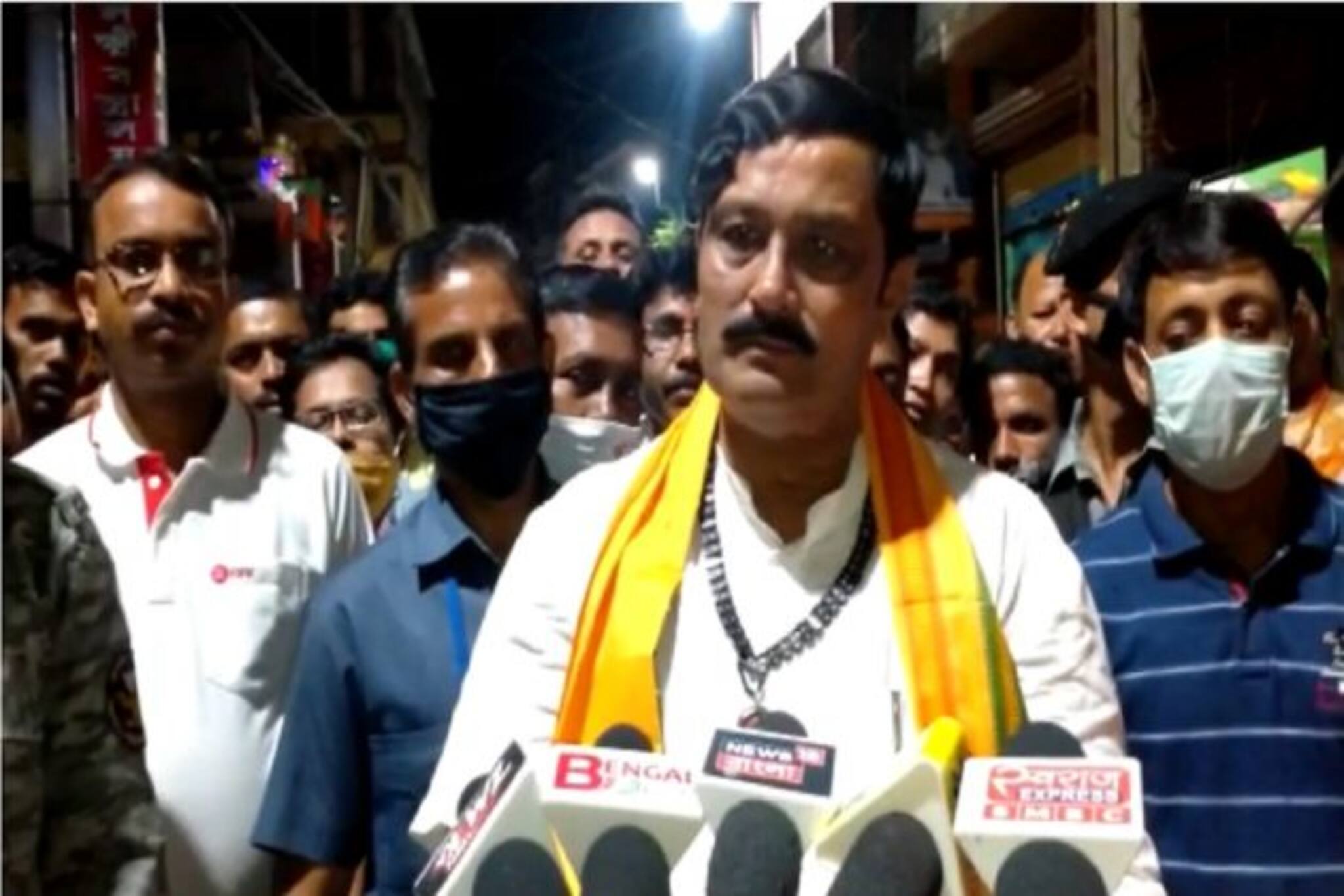 '৮ জনকে মারা উচিত ছিল', মন্তব্যের জেরে ৪৮ ঘণ্টার নিষেধাজ্ঞা রাহুল সিনহার প্রচারে