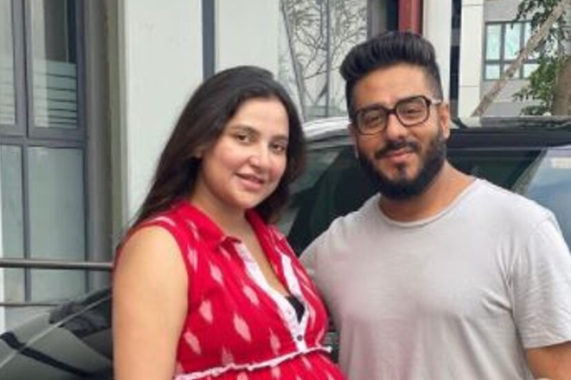 বিধানসভা নির্বাচনে বারাকপুর কেন্দ্র থেকে তৃণমূলের হয়ে লড়ছেন পরিচালক রাজ চক্রবর্তী (Raj Chakraborty)। কিছুদিন আগেই যোগ দিয়েছেন তিনি তৃণমূলে। যদিও রাজের দাবি, বরাবরই মমতা বন্দ্যোপাধ্য়ায়ের সমর্থক ছিলেন তিনি। তাঁকেই সমর্থন করে এসেছেন। ৩১ মার্চ নির্বাচন কমিশনের কাছে মনোনয়ন জমা দিয়েছেন তিনি। হলফনামা থেকে জানা যায় রাজ চক্রবর্তীর সম্পত্তির পরিমাণও। 