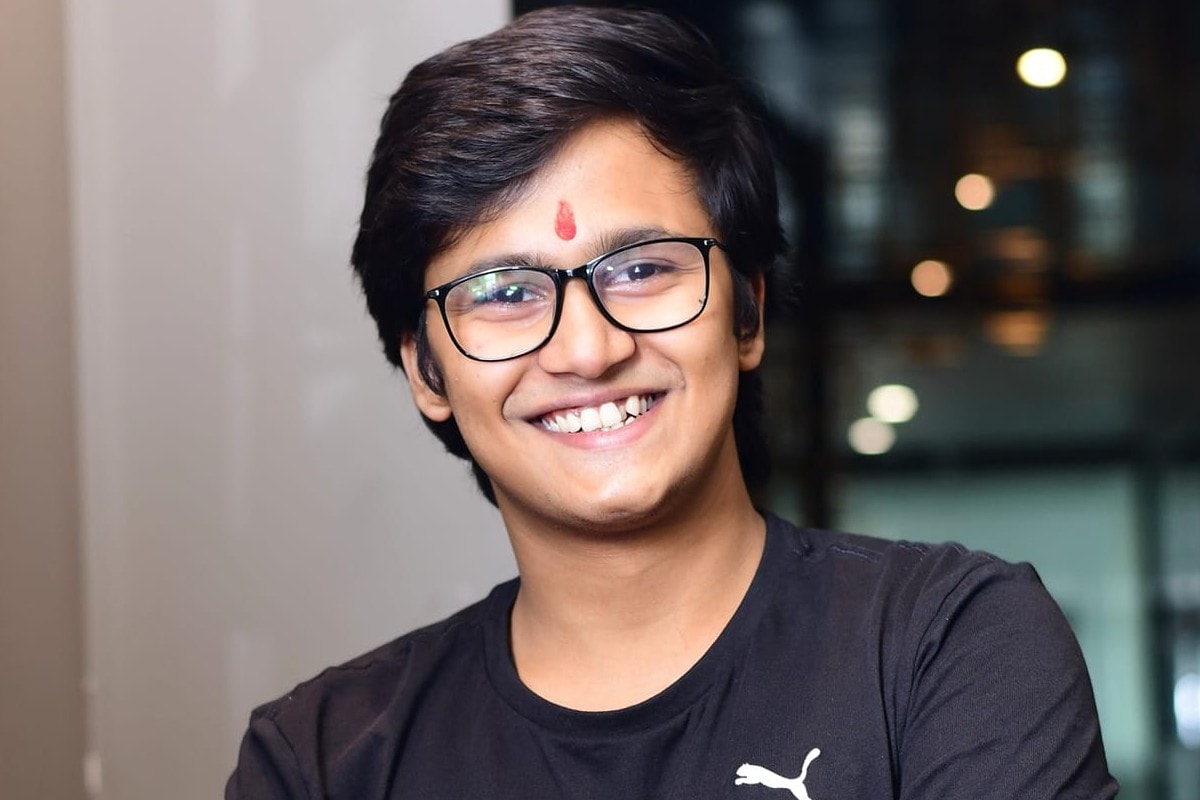 ঋতব্রত মুখোপাধ্যায় (Rwitobroto Mukherjee)- নিজের নাটকের দলের সঙ্গে সাহায্যের হাত বাড়িয়েছেন অভিনেতা। ফেসবুক পোস্টের মাধ্যমে জানিয়েছেন অক্সিজেন, প্লাজমা, প্রয়োজনীয় ওষুধ ও খাবারের ব্যবস্থা করবেন তাঁরা। হাসপাতালের বেডের প্রয়োজনেও তাঁরা যথাসাধ্য চেষ্টা করবেন। তার জন্য সোশ্যল মিডিয়ায় কিছু নম্বরও শেয়ার করেছেন তিনি। ঋতব্রত মুখোপাধ্যায় (Rwitobroto Mukherjee)- নিজের নাটকের দলের সঙ্গে সাহায্যের হাত বাড়িয়েছেন অভিনেতা। ফেসবুক পোস্টের মাধ্যমে জানিয়েছেন অক্সিজেন, প্লাজমা, প্রয়োজনীয় ওষুধ ও খাবারের ব্যবস্থা করবেন তাঁরা। হাসপাতালের বেডের প্রয়োজনেও তাঁরা যথাসাধ্য চেষ্টা করবেন। তার জন্য সোশ্যল মিডিয়ায় কিছু নম্বরও শেয়ার করেছেন তিনি।