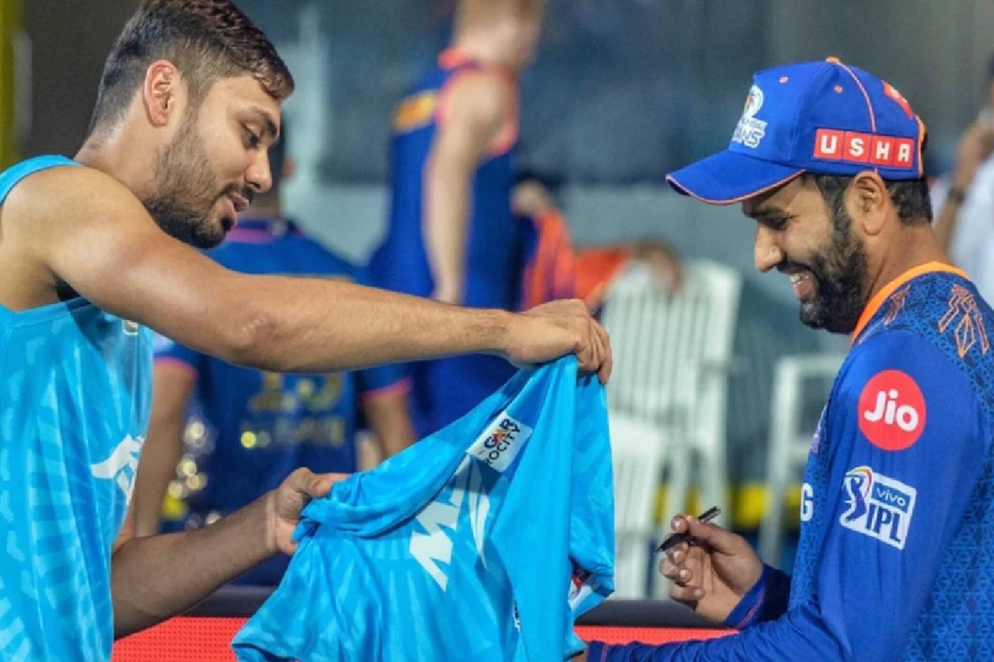 MI vs DC: ম্যাচ হেরেও মন জিতে নিলেন রোহিত শর্মা! এই একটা ছবিই তাঁর প্রমাণ