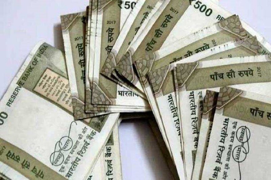 পোস্ট অফিস মান্থলি স্কিম বা এমআইএস (Post Office Monthly Income Scheme): এই প্রকল্পে ৫ বছর পর্যন্ত টাকা বিনিয়োগ করার সুযোগ থাকছে ৷ একবার টাকা বিনিয়োগর পরে প্রতি মাসেই টাকা পাওয়া যায় ৷ ৩০ জুনে শেষ হতে যাওয়া ত্রৈমাসিকের সুদের হার ৬.৬ শতাংশ ৷ সুদের হার ৬.৬ শতাংশ, পেমেন্ট মাসিক, ৫ বছরের প্রকল্প ৷ প্রতীকী ছবি ৷ পোস্ট অফিস মান্থলি স্কিম বা এমআইএস (Post Office Monthly Income Scheme): এই প্রকল্পে ৫ বছর পর্যন্ত টাকা বিনিয়োগ করার সুযোগ থাকছে ৷ একবার টাকা বিনিয়োগর পরে প্রতি মাসেই টাকা পাওয়া যায় ৷ ৩০ জুনে শেষ হতে যাওয়া ত্রৈমাসিকের সুদের হার ৬.৬ শতাংশ ৷ সুদের হার ৬.৬ শতাংশ, পেমেন্ট মাসিক, ৫ বছরের প্রকল্প ৷ প্রতীকী ছবি ৷