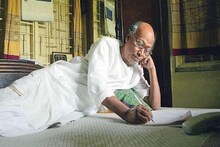 চলে গেলেন, সময়ের কাঁটায় ধরা রইলেন শঙ্খ ঘোষ...