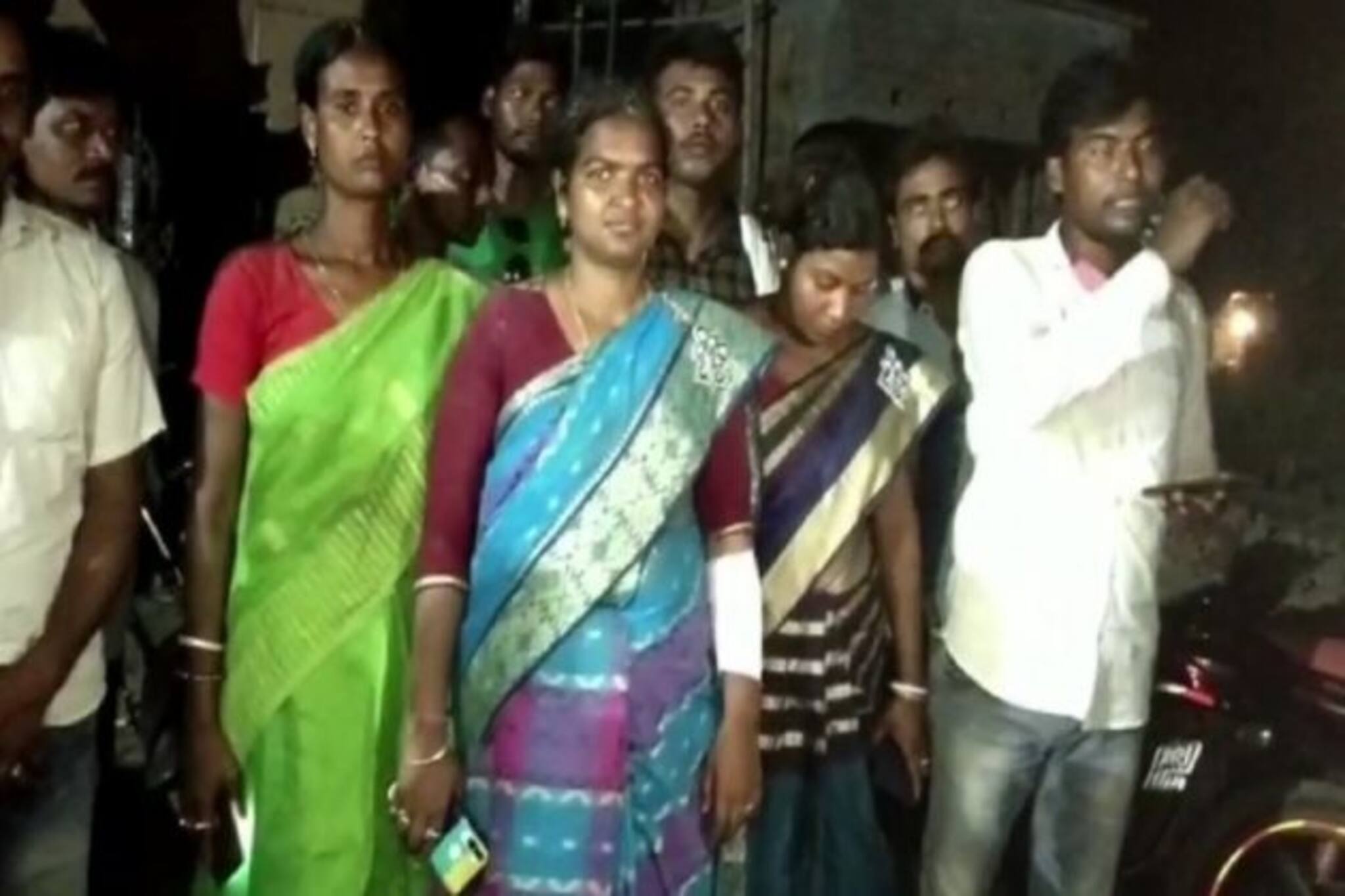 প্রচারে গিয়ে হামলার মুখে পড়লেন রায়নার তৃণমূল প্রার্থী, অভিযোগ বিজেপির বিরুদ্ধে 