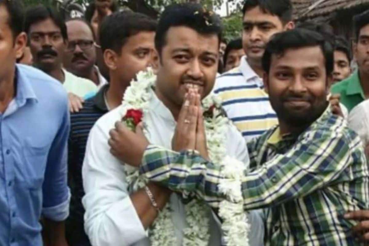শুভ্রাংশুর অস্থাবর সম্পত্তির পরিমাণ ৭৬ লাখ ৪৫ হাজার ৪৪২ টাকা। তাঁর স্ত্রীর ৭৫ লাখ ৯৮ হাজার ৬০৭ টাকার অস্থাবর সম্পত্তি রয়েছে। এর বাইরে তাঁর দুই সন্তানের নামে ব্যাঙ্ক, বিমা এবং গয়না মিলিয়ে যথাক্রমে ১৩ লাখ ৯৩ হাজার ২৩৫ টাকা এবং ৬ লাখ ৩৪ হাজার টাকা রয়েছে বলে হলফনামায় জানিয়েছেন শুভ্রাংশু। শুভ্রাংশু স্থাবর সম্পত্তি রয়েছে ৭৯ লাখ ৯০ হাজার টাকার। তাঁর স্ত্রীর স্থাবর সম্পত্তির পরিমাণ সাড়ে ৪২ লাখ টাকার। শুভ্রাংশুর অস্থাবর সম্পত্তির পরিমাণ ৭৬ লাখ ৪৫ হাজার ৪৪২ টাকা। তাঁর স্ত্রীর ৭৫ লাখ ৯৮ হাজার ৬০৭ টাকার অস্থাবর সম্পত্তি রয়েছে। এর বাইরে তাঁর দুই সন্তানের নামে ব্যাঙ্ক, বিমা এবং গয়না মিলিয়ে যথাক্রমে ১৩ লাখ ৯৩ হাজার ২৩৫ টাকা এবং ৬ লাখ ৩৪ হাজার টাকা রয়েছে বলে হলফনামায় জানিয়েছেন শুভ্রাংশু। শুভ্রাংশু স্থাবর সম্পত্তি রয়েছে ৭৯ লাখ ৯০ হাজার টাকার। তাঁর স্ত্রীর স্থাবর সম্পত্তির পরিমাণ সাড়ে ৪২ লাখ টাকার।