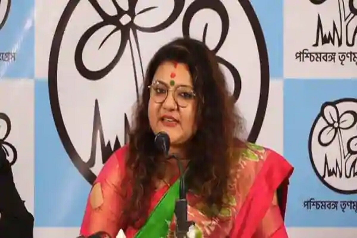 ভোটে দাঁড়াতে মনোনয়ন পেশের সময় নিজের হলফনামাও দাখিল করেছেন সুজাতা। সেই হলফনামা অনুযায়ী, ২০১৯-২০ অর্থবর্ষে সুজাতা আয় করেছেন ১ লক্ষ ১৬ হাজার ৯২০ টাকা। তবে, মনোনয়ন পত্র জমা দেওয়ার সময় তাঁর হাতে ছিল মাত্র ৮ হাজার টাকা। ভোটে দাঁড়াতে মনোনয়ন পেশের সময় নিজের হলফনামাও দাখিল করেছেন সুজাতা। সেই হলফনামা অনুযায়ী, ২০১৯-২০ অর্থবর্ষে সুজাতা আয় করেছেন ১ লক্ষ ১৬ হাজার ৯২০ টাকা। তবে, মনোনয়ন পত্র জমা দেওয়ার সময় তাঁর হাতে ছিল মাত্র ৮ হাজার টাকা।