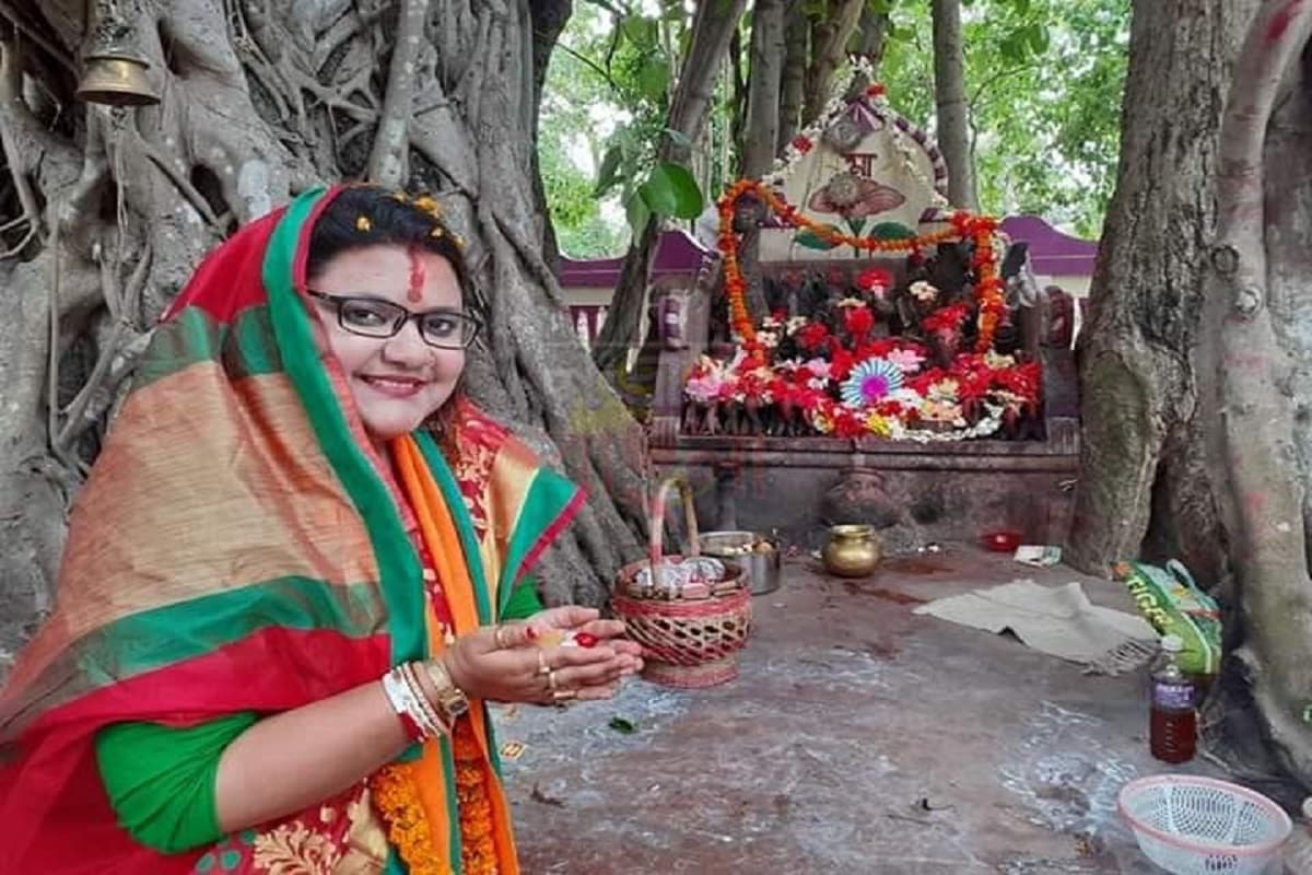 আরামবাগের তৃণমূল প্রার্থীর ৭ লক্ষ ২৯ হাজার টাকা মূল্যের একটি গাড়ি রয়েছে। ২০১৯ সালে তিনি গাড়িটি কেনেন। এছাড়াও আছে ৫৮ হাজার টাকার একটি স্কুটিও। আরামবাগের তৃণমূল প্রার্থীর ৭ লক্ষ ২৯ হাজার টাকা মূল্যের একটি গাড়ি রয়েছে। ২০১৯ সালে তিনি গাড়িটি কেনেন। এছাড়াও আছে ৫৮ হাজার টাকার একটি স্কুটিও।