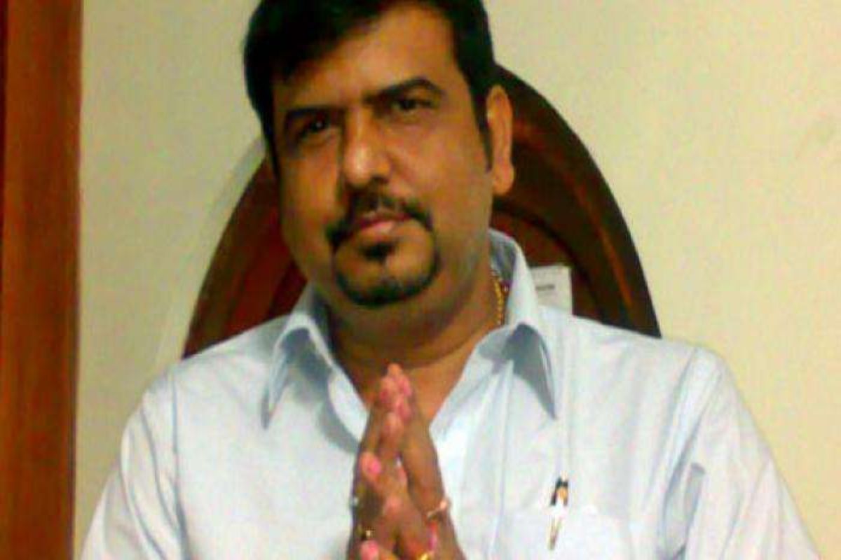 সুজিত ও তাঁর স্ত্রীর মোট অস্থাবর সম্পত্তি রয়েছে যথাক্রমে ১ কোটি ৪১ লাখ ৪৪ হাজার ৭৬৫ টাকা এবং ৬০ লাখ ৬৩ হাজার ২৫৬ টাকা। যার মধ্যে রয়েছে ৩০০ বর্গফুটের একটি দোকান, দুটি ফ্ল্যাট এবং স্ত্রী-র নামে রয়েছে দুটি দোকান এবং একটি জমি। সবমিলিয়ে যার মূল্য দাঁড়াচ্ছে ৩ কোটি ২০ লাখ টাকা। সুজিত ও তাঁর স্ত্রীর মোট অস্থাবর সম্পত্তি রয়েছে যথাক্রমে ১ কোটি ৪১ লাখ ৪৪ হাজার ৭৬৫ টাকা এবং ৬০ লাখ ৬৩ হাজার ২৫৬ টাকা। যার মধ্যে রয়েছে ৩০০ বর্গফুটের একটি দোকান, দুটি ফ্ল্যাট এবং স্ত্রী-র নামে রয়েছে দুটি দোকান এবং একটি জমি। সবমিলিয়ে যার মূল্য দাঁড়াচ্ছে ৩ কোটি ২০ লাখ টাকা।