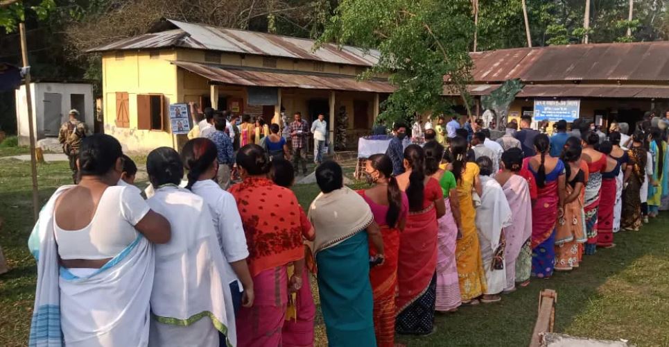 শেষ দফার যে এলাকাগুলিতে নির্বাচন হচ্ছে তাতে এআইইউডিএফ (AIUDF), কংগ্রেস এবং বোড়োল্যান্ড পিপলস পার্টির ভাল প্রভাব রয়েছে বলে মনে করছে অসমের রাজনৈতিক বিশেষজ্ঞরা। শেষ দফার যে এলাকাগুলিতে নির্বাচন হচ্ছে তাতে এআইইউডিএফ (AIUDF), কংগ্রেস এবং বোড়োল্যান্ড পিপলস পার্টির ভাল প্রভাব রয়েছে বলে মনে করছে অসমের রাজনৈতিক বিশেষজ্ঞরা।