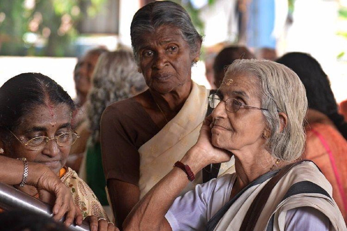 ১ এপ্রিল ২০২১ (April 01, 2021) থেকে সরল পেনশন যোজনা (Pension Scheme ) শুরু হয়েছে ৷ বিমা সংস্থাগুলিতে শুধুমাত্র বার্ষিক টাকা দিতে হবে আইআরডিএ-এর একটি বিজ্ঞপ্তিতে জানানো হয়েছে সরল পেনশন পলিসিতে ম্যাচিউরিটির সুবিধা পাওয়া যাবেনা ৷ ন্যূনতম বার্ষিক এক হাজার টাকা, ত্রৈমাসিক তিন হাজার টাকা, ৬ মাসে ৬ হাজার টাকা ও ১২ মাসে ১২ টাকা হবে ৷ প্রতীকী ছবি ৷ ১ এপ্রিল ২০২১ (April 01, 2021) থেকে সরল পেনশন যোজনা (Pension Scheme ) শুরু হয়েছে ৷ বিমা সংস্থাগুলিতে শুধুমাত্র বার্ষিক টাকা দিতে হবে আইআরডিএ-এর একটি বিজ্ঞপ্তিতে জানানো হয়েছে সরল পেনশন পলিসিতে ম্যাচিউরিটির সুবিধা পাওয়া যাবেনা ৷ ন্যূনতম বার্ষিক এক হাজার টাকা, ত্রৈমাসিক তিন হাজার টাকা, ৬ মাসে ৬ হাজার টাকা ও ১২ মাসে ১২ টাকা হবে ৷ প্রতীকী ছবি ৷