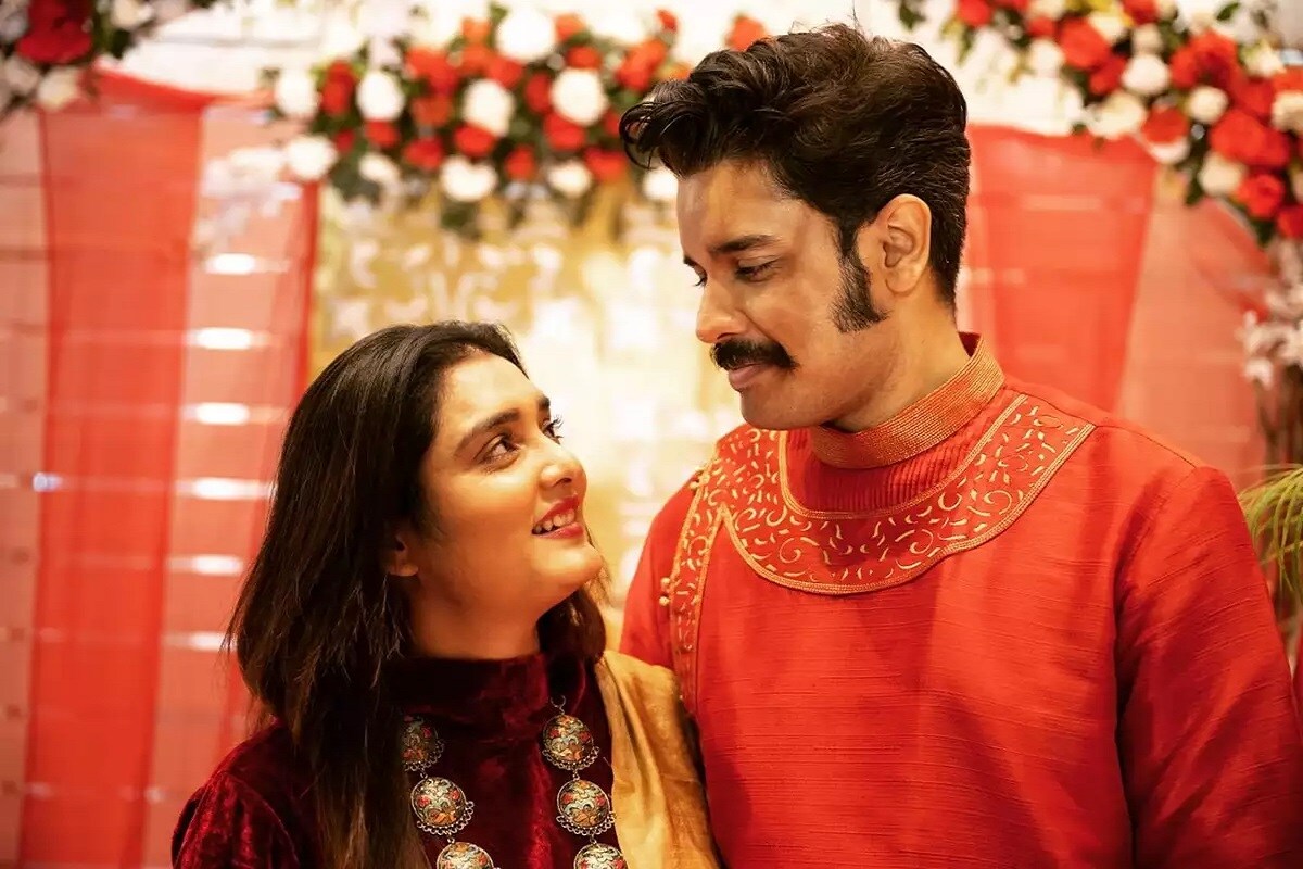 *প্রথম বছর একসঙ্গে পয়লা বৈশাখ। ফলে অবশ্যই তা স্পেশ্যাল। ত্বরিতা এ দেশিয়, ফলে চিংড়ি মাছের পোকা। পছন্দ চিংড়ির মালাইকারি, পোস্তর বড়া, খাসির মাংস। বউমা চিংড়ি ভালবাসে, তাই মাঝেমধ্যেই শাশুড়ি মালাইকারি বানান। ত্বরিতা বায়না না করলেও মনের আশা শাশুড়ি মা বছরের প্রথম দিনেও মালাইকারিটা আর একবার বানান। কেনাকাটাও হয়েছে দুই বাড়ির জন্য। ত্বরিতা বলেন, *প্রথম বছর একসঙ্গে পয়লা বৈশাখ। ফলে অবশ্যই তা স্পেশ্যাল। ত্বরিতা এ দেশিয়, ফলে চিংড়ি মাছের পোকা। পছন্দ চিংড়ির মালাইকারি, পোস্তর বড়া, খাসির মাংস। বউমা চিংড়ি ভালবাসে, তাই মাঝেমধ্যেই শাশুড়ি মালাইকারি বানান। ত্বরিতা বায়না না করলেও মনের আশা শাশুড়ি মা বছরের প্রথম দিনেও মালাইকারিটা আর একবার বানান। কেনাকাটাও হয়েছে দুই বাড়ির জন্য। ত্বরিতা বলেন,