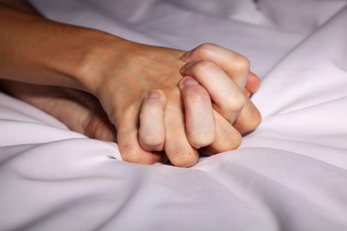 সঙ্গমে (sex) অনীহা? কিছুতেই যেন আর ভালো লাগে না সঙ্গীর সঙ্গে যৌনতায় মাততে। জীবন থেকেও হারাচ্ছেন আশা? যৌন জীবন সুস্থ ও স্বাভাবিক না থাকলে অনেক রকম মানসিক সমস্যা এবং শারীরিক অসুবিধা তৈরি হতে পারে। কিন্তু তাই বলে ওষুধের সাহায্য নেবেন না। বরং মেনে চলুন এই সহজ কয়টি নিয়ম বা উপায়। photo source collected সঙ্গমে (sex) অনীহা? কিছুতেই যেন আর ভালো লাগে না সঙ্গীর সঙ্গে যৌনতায় মাততে। জীবন থেকেও হারাচ্ছেন আশা? যৌন জীবন সুস্থ ও স্বাভাবিক না থাকলে অনেক রকম মানসিক সমস্যা এবং শারীরিক অসুবিধা তৈরি হতে পারে। কিন্তু তাই বলে ওষুধের সাহায্য নেবেন না। বরং মেনে চলুন এই সহজ কয়টি নিয়ম বা উপায়। photo source collected