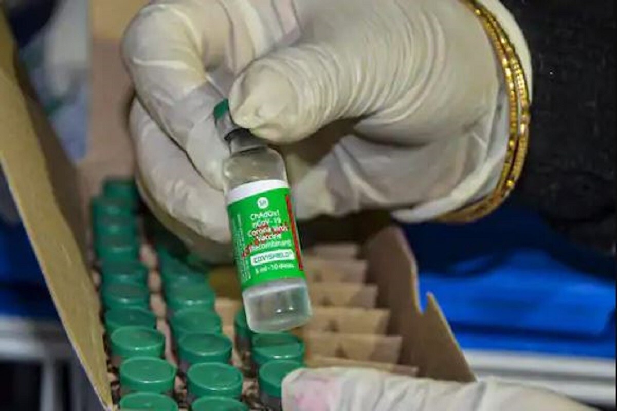 •জানানো হয়েছে যে, কোভিড ১৯ ভ্যাকসিন (insufficient COVID19 Vaccine) রাজ্যে পর্যাপ্ত নেই৷ তাই এমন সিদ্ধান্ত নেওয়া হয়েছে৷ ১০, ১১ এবং ১২ এপ্রিল বেসরকারি কেন্দ্র টিকাকরণ বন্ধ রাখা হচ্ছে৷ •জানানো হয়েছে যে, কোভিড ১৯ ভ্যাকসিন (insufficient COVID19 Vaccine) রাজ্যে পর্যাপ্ত নেই৷ তাই এমন সিদ্ধান্ত নেওয়া হয়েছে৷ ১০, ১১ এবং ১২ এপ্রিল বেসরকারি কেন্দ্র টিকাকরণ বন্ধ রাখা হচ্ছে৷