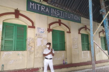 অশান্তি নয়, ভাইরাস-আতঙ্ক সঙ্গী করে ভোটের লাইনে কলকাতা থেকে জেলা! দেখুন ছবিতে...