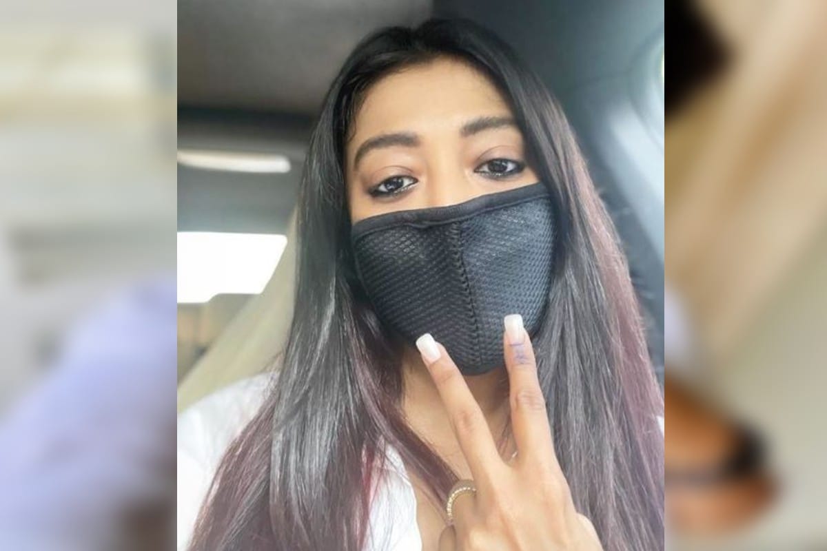 দক্ষিণ কলকাতার বাসিন্দা অভিনেত্রী পাওলি দামও ভোট দিলেন আজ। গরমে ভোট। তাই এই দিনের জন্য তিনি বেছে নিয়েছেন সাদা রঙের একটি পোশাক। দক্ষিণ কলকাতার বাসিন্দা অভিনেত্রী পাওলি দামও ভোট দিলেন আজ। গরমে ভোট। তাই এই দিনের জন্য তিনি বেছে নিয়েছেন সাদা রঙের একটি পোশাক।
