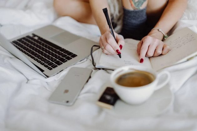 Work From Home: বাড়ি থেকে অফিস করছেন ? ভুলেও বিছানায় বসে এসব কাজ নয় !