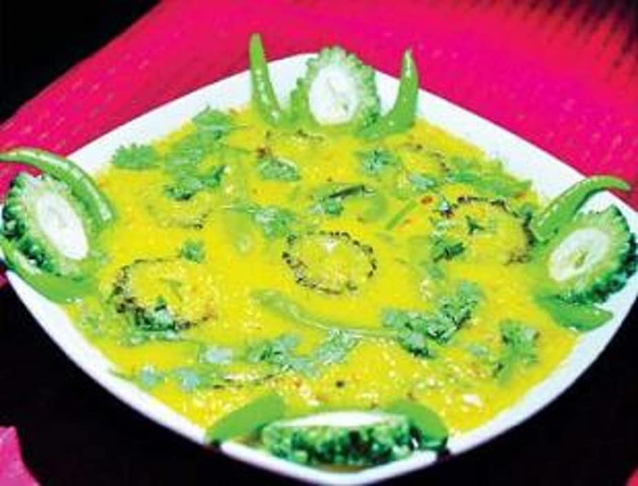 কীভাবে রান্না করবেন তেতো নারকেল সর্ষে ? করলা ভেজে তুলে রাখুন। কড়াইতে তেল গরম হলে, সমস্ত মশলা মিশিয়ে কষাতে থাকুন। এবার করলাভাজা, নারকেলকোরা মিশিয়ে ওপরে সর্ষের তেল ছড়িয়ে মিনিট দুয়েক আঁচে রেখে নামিয়ে নিন। কীভাবে রান্না করবেন তেতো নারকেল সর্ষে ? করলা ভেজে তুলে রাখুন। কড়াইতে তেল গরম হলে, সমস্ত মশলা মিশিয়ে কষাতে থাকুন। এবার করলাভাজা, নারকেলকোরা মিশিয়ে ওপরে সর্ষের তেল ছড়িয়ে মিনিট দুয়েক আঁচে রেখে নামিয়ে নিন।