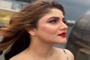পর্ণশ্রীতে ১২৭১ বর্গ ফুট এবং ২২০০ বর্গ ফুটের দু'টি ফ্ল্যাট রয়েছে। যেগুলি যথাক্রমে ২০১২ এবং ২০১৫ সালে কিনেছিলেন। ১২৭১ বর্গ ফুটের ওই ফ্ল্যাটের দাম এখন ৪০ লাখ টাকা এবং ২২০০ বর্গ ফুটের ফ্ল্যাটের দাম ১ কোটি ৪০ লাখ টাকা। অর্থাৎ স্থাবর সম্পত্তির পরিমাণ ১ কোটি ৮৮ লাখ টাকা। শ্রাবন্তীর একটি মাত্র ঋণ রয়েছে। এইচডিএফসি ব্যাঙ্ক থেকে ৩৮ লাখ ১২ হাজার ৪৫৬ টাকার গাড়ি ঋণ নিয়েছিলেন। পর্ণশ্রীতে ১২৭১ বর্গ ফুট এবং ২২০০ বর্গ ফুটের দু'টি ফ্ল্যাট রয়েছে। যেগুলি যথাক্রমে ২০১২ এবং ২০১৫ সালে কিনেছিলেন। ১২৭১ বর্গ ফুটের ওই ফ্ল্যাটের দাম এখন ৪০ লাখ টাকা এবং ২২০০ বর্গ ফুটের ফ্ল্যাটের দাম ১ কোটি ৪০ লাখ টাকা। অর্থাৎ স্থাবর সম্পত্তির পরিমাণ ১ কোটি ৮৮ লাখ টাকা। শ্রাবন্তীর একটি মাত্র ঋণ রয়েছে। এইচডিএফসি ব্যাঙ্ক থেকে ৩৮ লাখ ১২ হাজার ৪৫৬ টাকার গাড়ি ঋণ নিয়েছিলেন।