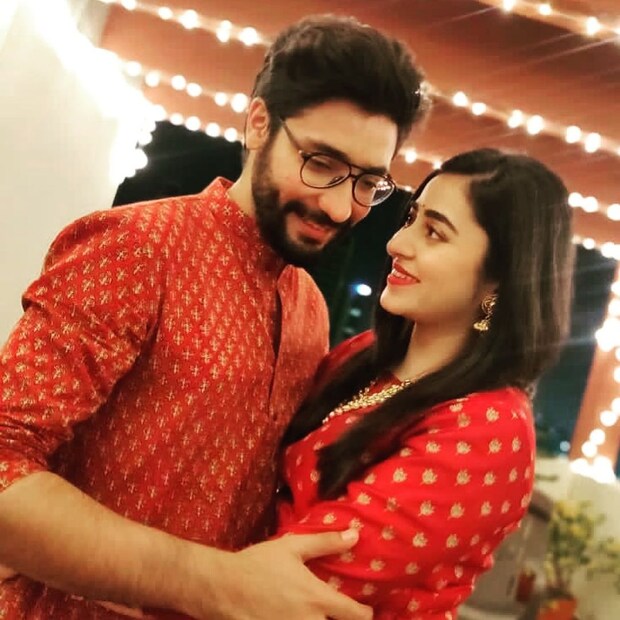 *প্রিয়জনকে হারানোর ব্যথায় কাতর গৌরবও। রবিবার গৌরব জানান, শনিবার সকালে দিদা করোনায় আক্রান্ত হয়ে প্রয়াত হয়েছেন। নয়া দিল্লিতে থাকতেন তিনি। ছবিঃ ইনস্টাগ্রাম।  