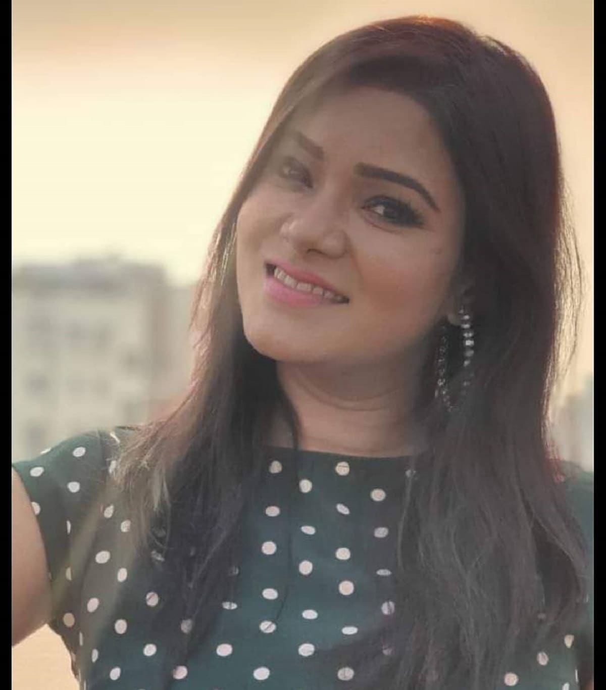 •সোনালীর স্বামী রজত ঘোষ দস্তিদার (Rajat Ghosh Dastidar) পেশায় ফুটবলার৷ তিনি ফুটবলার অলিভার খানের ভক্ত৷ তাই ছেলের ডাক নাম রেখেছেন অলিভার (Olivar)! তবে ভাল নাম এখনও ঠিক হয়নি বা প্রকাশ্যে আনেননি দম্পতি৷ •সোনালীর স্বামী রজত ঘোষ দস্তিদার (Rajat Ghosh Dastidar) পেশায় ফুটবলার৷ তিনি ফুটবলার অলিভার খানের ভক্ত৷ তাই ছেলের ডাক নাম রেখেছেন অলিভার (Olivar)! তবে ভাল নাম এখনও ঠিক হয়নি বা প্রকাশ্যে আনেননি দম্পতি৷