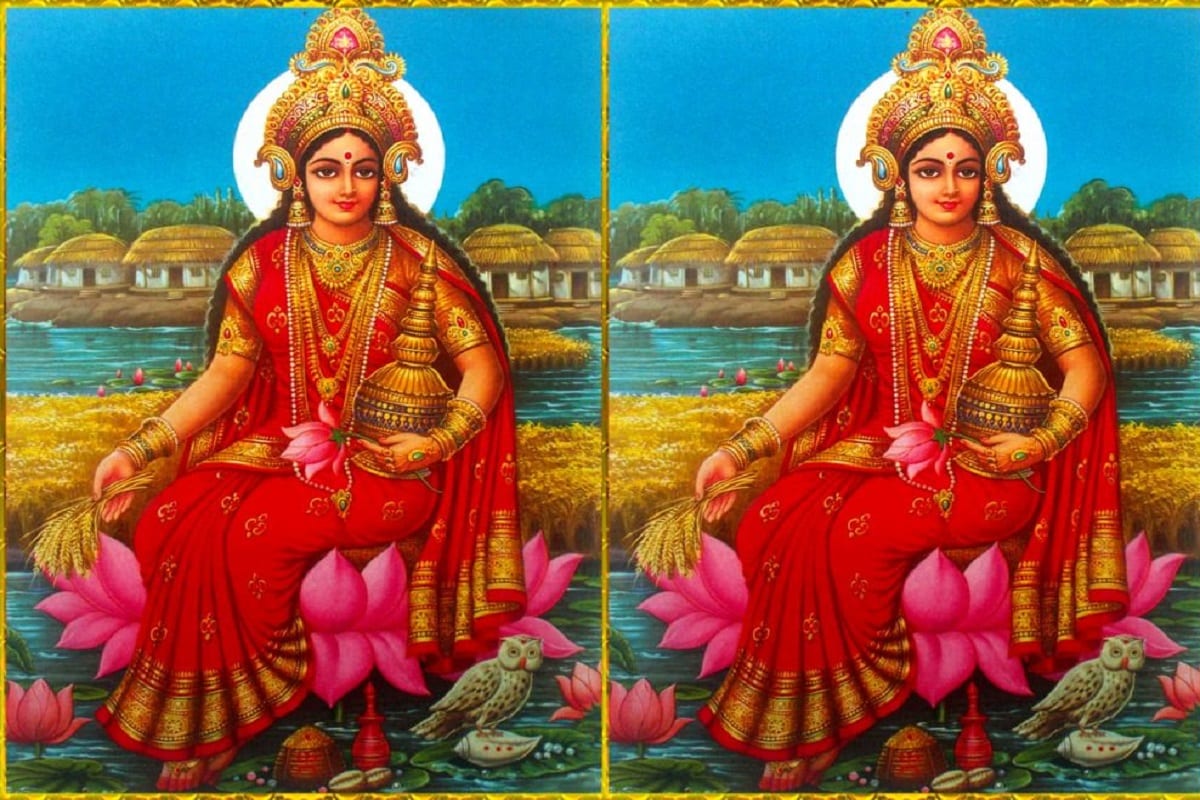 জলপূর্ণ ঘটে আমের পল্লব, সিঁথিতে সিঁদুর দিয়ে মা লক্ষ্মীর পুজো করেন বাড়ির মায়েরা বা গৃহস্থের নারীরা ৷ জলপূর্ণ ঘটে আমের পল্লব, সিঁথিতে সিঁদুর দিয়ে মা লক্ষ্মীর পুজো করেন বাড়ির মায়েরা বা গৃহস্থের নারীরা ৷