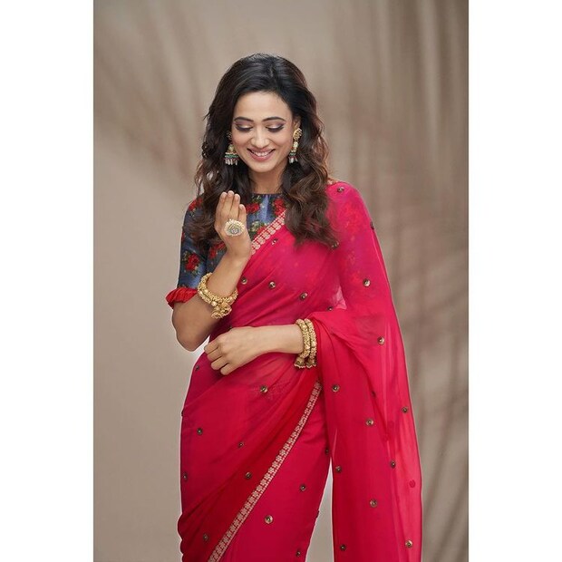 লাল শাড়িতে কামাল দেখিয়েছেন শ্বেতা তিওয়ারি ৷ ছবি সৌজন্যে ইনস্টাগ্রাম ৷
