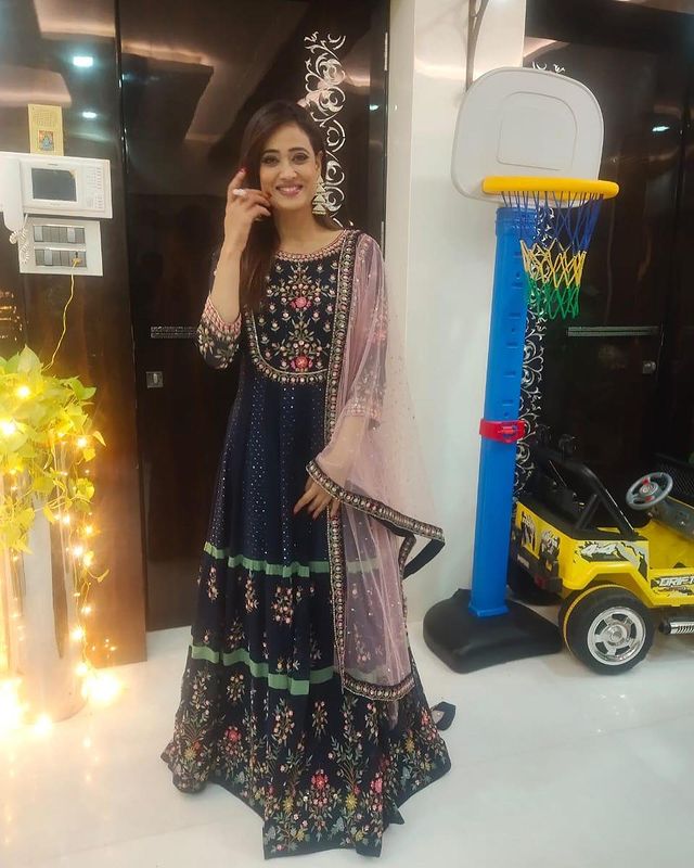 সুন্দর পোশাকে সোশ্যাল মিডিয়ায় মাত করেছেন শ্বেতা তিওয়ারি ৷ তাঁর আন্দাজে পাগল হয়েছেনভক্তরা ৷ সুন্দর পোশাকে সোশ্যাল মিডিয়ায় মাত করেছেন শ্বেতা তিওয়ারি ৷ তাঁর আন্দাজে পাগল হয়েছেনভক্তরা ৷