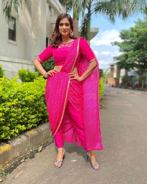 ধুতির স্টাইলে ধুতি পড়ে সবাইকে পাগল করেছেন শ্বেতা তিওয়ারি ৷ ছবি সৌজন্যে ইনস্টাগ্রাম ৷