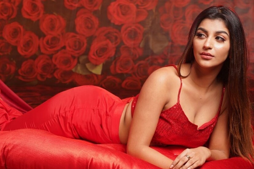 বিদ্রুপকারীরা লিখেছিলেন মিঁঞা খলিফা অফ ইন্ডিয়া (অর্থাৎ ভারতের মিঞা খলিফা) ৷ আশালীনতার সীমা পার করে দিয়ে কেউ লিখেছিলেন বুর্জ খলিফায় মিঞা খলিফা ৷ মিঞা খলিফা হলেন প্রাক্তন পর্ন তারকা ৷ ছবি সৌজন্যে ইনস্টাগ্রাম ৷