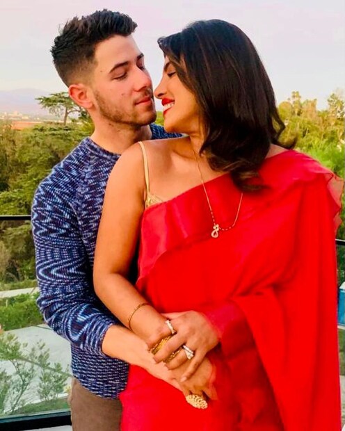 প্রিয়াঙ্কা চোপড়া জোনাস-নিক জোনাস (Priyanka Chopra Jonas-Nick Jonas): স্বামী নিকের সঙ্গে করোনা আক্রান্ত মানুষের জন্য এগিয়ে এসেছেন প্রিয়াঙ্কা চোপড়া জোনাস ৷ কোভিড-১৯-এর বিরুদ্ধে লড়ার জন্য ৩ কোটি টাকা সংগ্রহ করেছেন ৷ ছবি সৌজন্যে ইনস্টাগ্রাম ৷ 