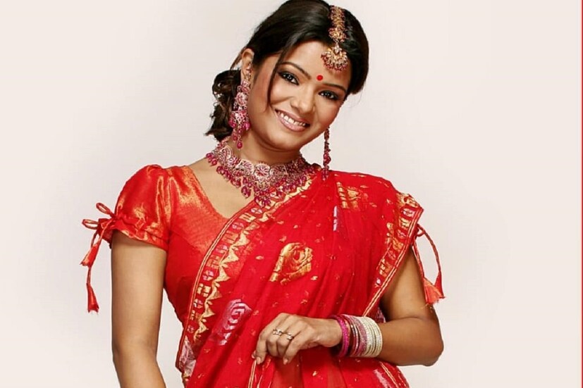 •চারিদিকে শুধু খারাপ খবরের মধ্যে এল ভাল খবর৷ মা হলেন অভিনেত্রী সোনালী চৌধুরী৷ বুধবার এক বেসরকারি হাসপাতালে ফুটফুটে এক পুত্র সন্তানের জন্ম দিলেন তিনি৷ জুন মাসে অভিনেত্রীর সন্তান জন্মের কথা জানা গেলেও, কিছুটা সময় আগেই কোলে এল ছেলে! দু’জনেই সুস্থ রয়েছেন৷