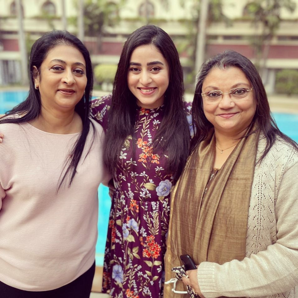 *এ দিকে, সদ্য করোনা থেকে সেরে উঠেছেন সব্যসাচী চক্রবর্তীর স্ত্রী মিঠু চক্রবর্তী। তবে পরিবারের অন্যান্যরা সুস্থ রয়েছেন। সম্পূর্ণ সুস্থ হয়ে গিয়েছেন অভিনেত্রী মিঠু চক্রবর্তীও। ছবিঃ ইনস্টাগ্রাম। *এ দিকে, সদ্য করোনা থেকে সেরে উঠেছেন সব্যসাচী চক্রবর্তীর স্ত্রী মিঠু চক্রবর্তী। তবে পরিবারের অন্যান্যরা সুস্থ রয়েছেন। সম্পূর্ণ সুস্থ হয়ে গিয়েছেন অভিনেত্রী মিঠু চক্রবর্তীও। ছবিঃ ইনস্টাগ্রাম।
