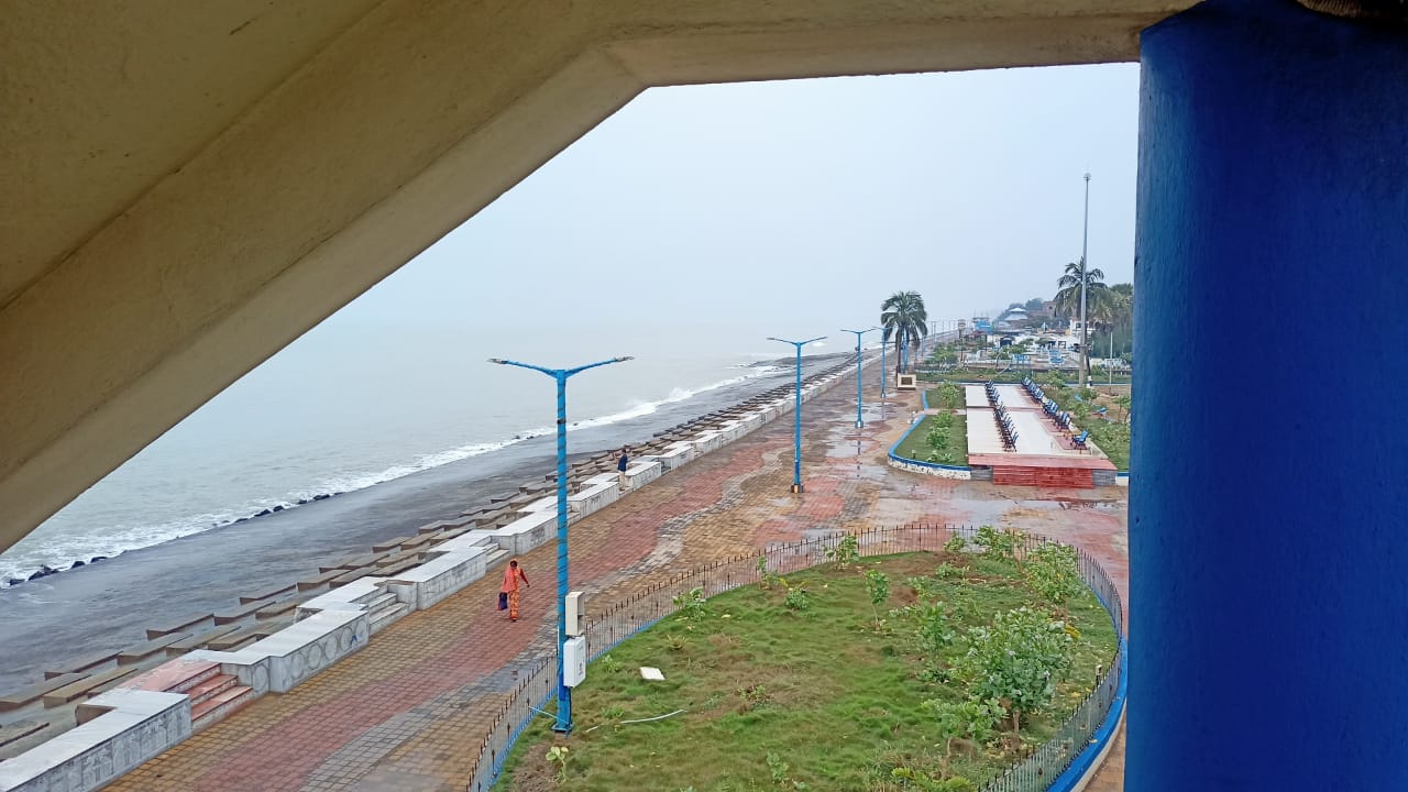 *দিঘায় ইতিমধ্যেই শুরু হয়ে গিয়েছে বৃষ্টি। আজ সকাল থেকেই পূর্ব মেদিনীপুর জেলার বিভিন্ন অঞ্চল জুড়ে শুরু হয়েছে বৃষ্টি! বৃষ্টি শুরু হয়েছে কোলাঘাট ও মেছেদা এলাকাতেও। কোথাও ভারি, কোথাযও মাঝারি ধরনের বৃষ্টি শুরু হয়েছে। সেই সঙ্গে কোনও কোনও জায়গায় বইছে ঝড়ো হাওয়া। *দিঘায় ইতিমধ্যেই শুরু হয়ে গিয়েছে বৃষ্টি। আজ সকাল থেকেই পূর্ব মেদিনীপুর জেলার বিভিন্ন অঞ্চল জুড়ে শুরু হয়েছে বৃষ্টি! বৃষ্টি শুরু হয়েছে কোলাঘাট ও মেছেদা এলাকাতেও। কোথাও ভারি, কোথাযও মাঝারি ধরনের বৃষ্টি শুরু হয়েছে। সেই সঙ্গে কোনও কোনও জায়গায় বইছে ঝড়ো হাওয়া।