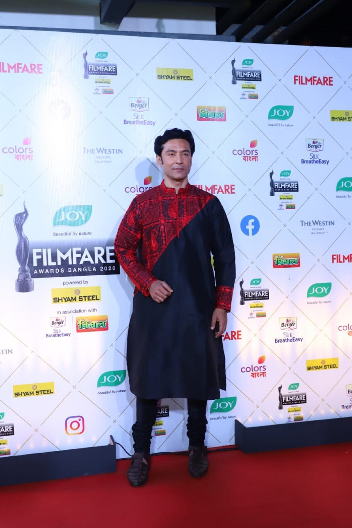৩১ শে মার্চ কলকাতার এক পাঁচতারা হোটেলে অনুষ্ঠিত হয় এই অ্যাওয়ার্ড শো। হাজির ছিলেন গোটা ইন্ডাস্ট্রি। ব্ল্যাক লেডিকে বাড়ি নিয়ে গেলেন বিজয়ী তারকারা। ৩১ শে মার্চ কলকাতার এক পাঁচতারা হোটেলে অনুষ্ঠিত হয় এই অ্যাওয়ার্ড শো। হাজির ছিলেন গোটা ইন্ডাস্ট্রি। ব্ল্যাক লেডিকে বাড়ি নিয়ে গেলেন বিজয়ী তারকারা।