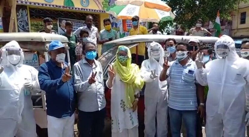 শুক্রবার মেদিনীপুর শহরের বটতলা চকে পাঁচটি টোটো এম্বুলেন্সের উদ্বোধন করেন অভিনেত্রী বিধায়ক। 