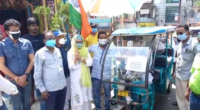 অ্যাম্বুলেন্স গুলি মেদিনীপুর শহরের বিভিন্ন জায়গায় করোনা রোগীদের জন্য পরিষেবা দেবে। 
