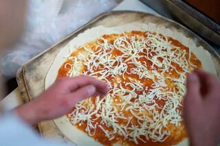 পিৎজা অর্ডার দিলে কী হয় জানেন না মহিলা; ডেলিভারি ম্যানের নাকাল ভিডিও নেটদুনিয়ায় ভাইরাল!