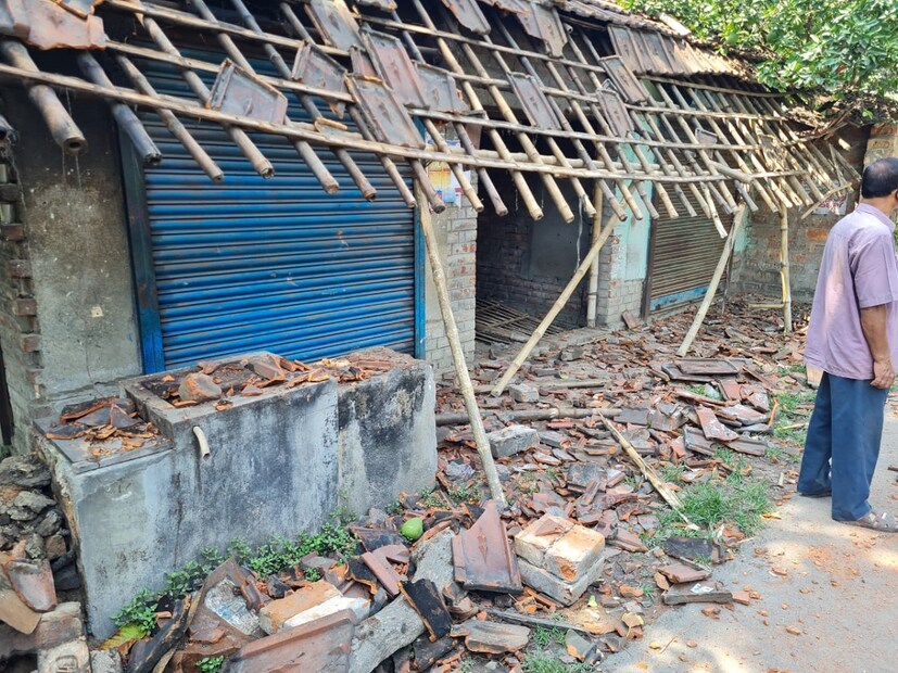কেন্দ্রীয় স্বরাষ্ট্র মন্ত্রকের প্রতিনিধিদল বজবজ বিধানসভা বাওয়ালি এবং নোদাখালি থানার অন্তর্গত বিভিন্ন অঞ্চল পরিদর্শন করেন। কথা বলেন গ্রামবাসীদের সঙ্গে। পাশাপাশি সাতগাছিয়া বিধানসভার মধ্যে সাতগাছিয়া মোড় সংলগ্ন অঞ্চল, মোহনপুর হাট, সহ একাধিক অঞ্চল পরিদর্শন করেন তারা। দ্বিতীয়ার্ধে দক্ষিণ ২৪পরগনার ক্যানিং এর ও একাধিক অঞ্চল পরিদর্শন করার কথা রয়েছে স্বরাষ্ট্রমন্ত্রকের এই প্রতিনিধি দলের। শনিবার উত্তর ২৪ পরগনা এবং পূর্ব মেদিনীপুর যাওয়ার কথা তাদের। সূত্রের খবর রবিবার ই দিল্লি ফিরে যাবেন কেন্দ্রীয় স্বরাষ্ট্র মন্ত্রকের এই বিশেষ প্রতিনিধি দল। Input- SOMRAJ BANDOPADHYAY