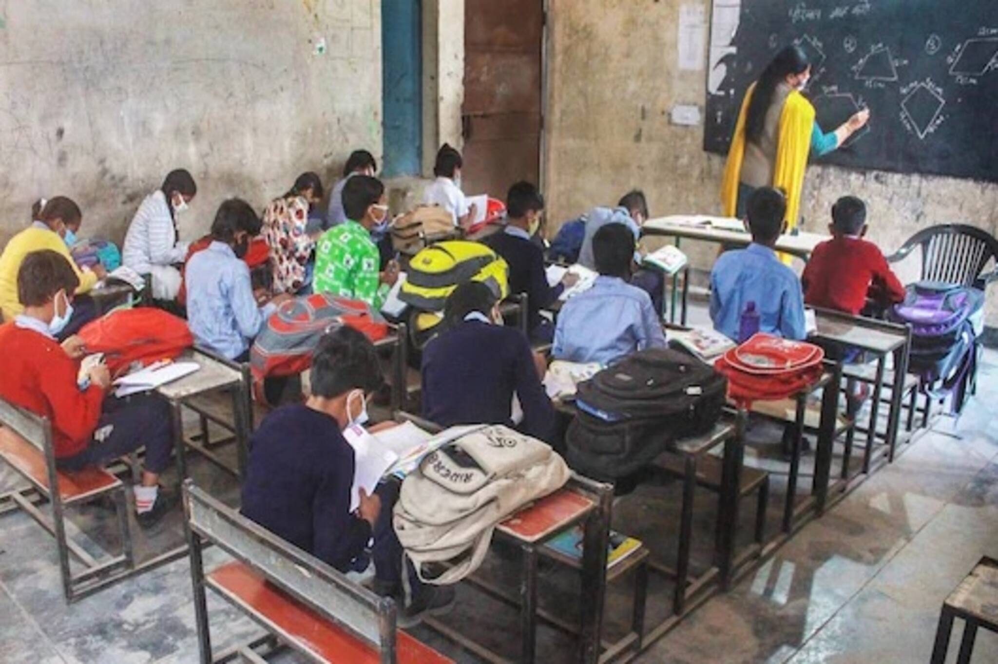 COVID19: করোনার কোপ! ফের কি CBSE, CISCE বোর্ডে পাঠ্যক্রমে কাটছাঁট হতে চলেছে?