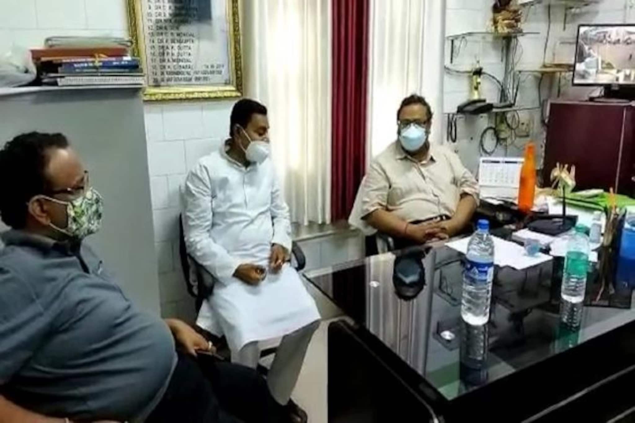 রোগী ফেরাতে বাধ্য হচ্ছে হাসপাতাল, কালনায় বেড বাড়াতে উদ্যোগী মন্ত্রী স্বপন দেবনাথ